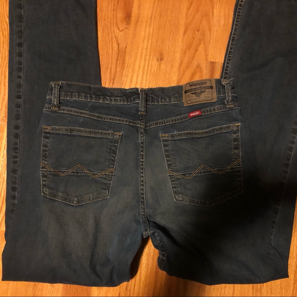 Wrangler jeans. Men/boys 32x32. Athletic fit.